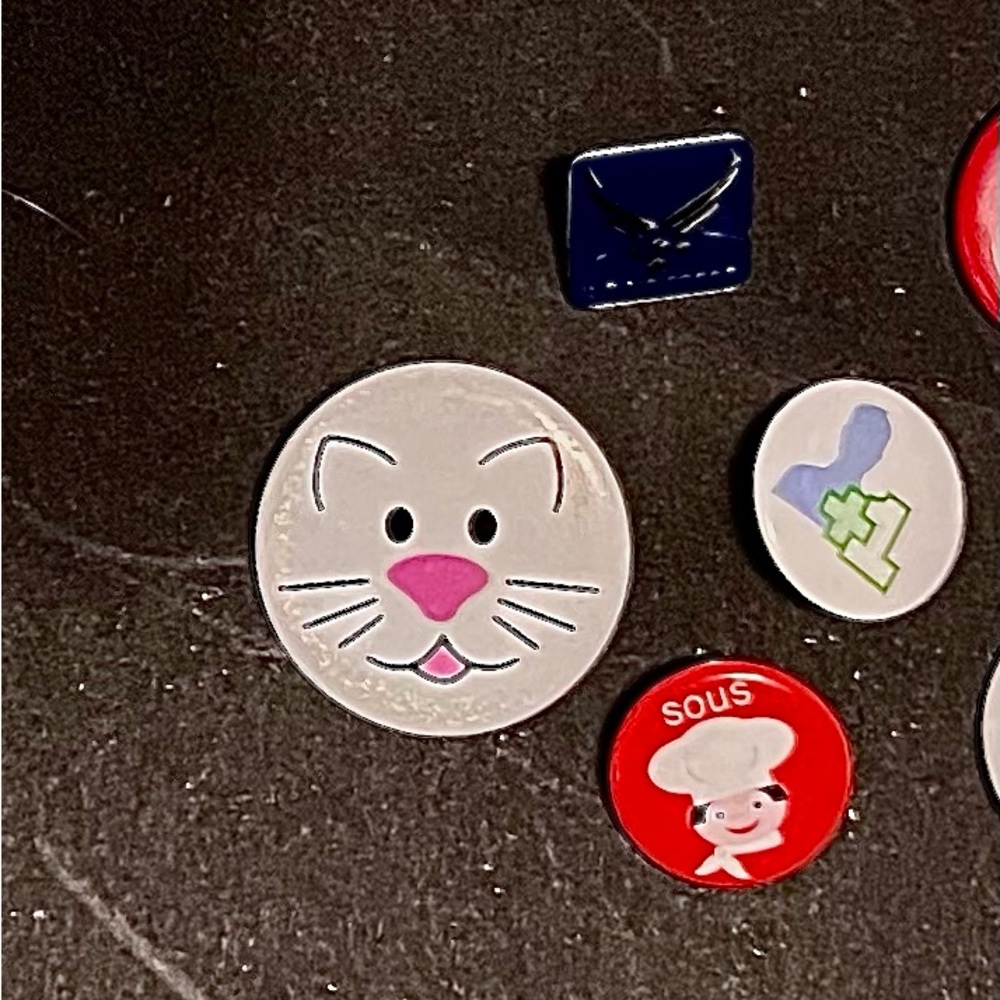 Assortment of buttons vintage and new - Picture 2 of 5